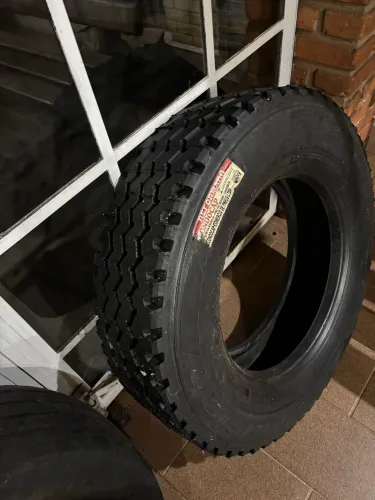 Pneu de caminhão 215/75  R17.5 - Recapado