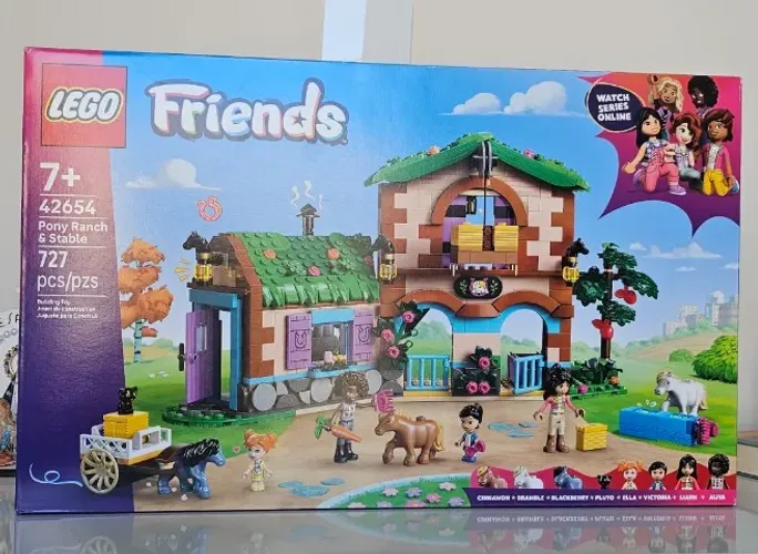 LEGO Friends Rancho e Estábulo de Pôneis 42654 - 727 Peças 