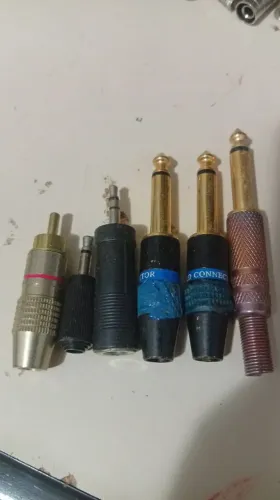 Lote com 6 Plugs e Adaptadores de Áudio (P10, P2, RCA) - No Estado