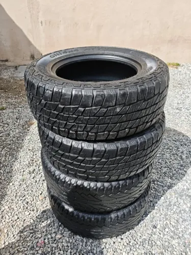 Pneu Hilux Giti 4x4 at70