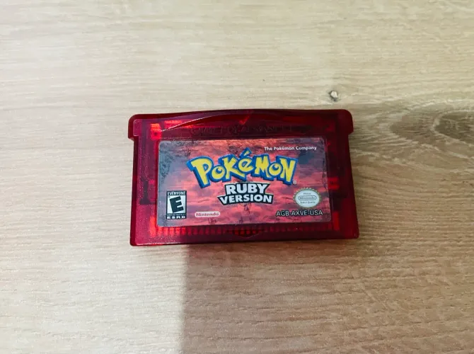 Cartucho original de Pokémon Ruby para Game Boy Advance