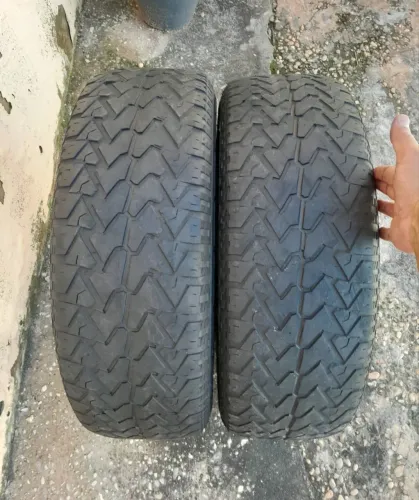 Vendo 2 pneus 235 70 16