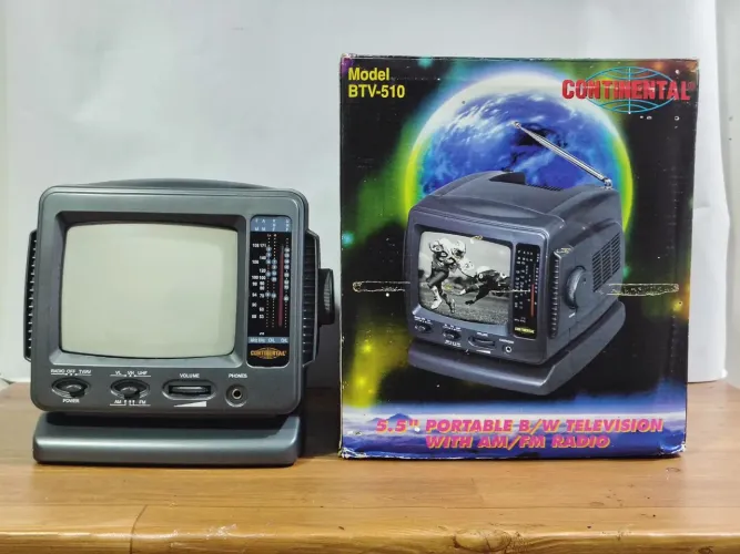 MINI TV/RADIO FM AM TV COMPLETA NA CAIXA FUNCIONANDO PERFEITAMENTE.