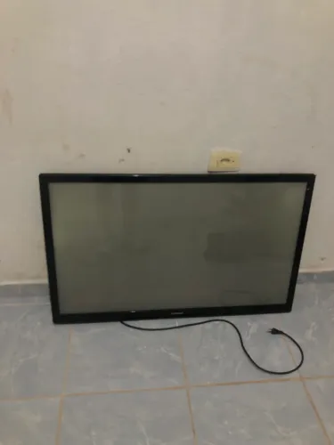 Televisão Tv 32 polegadas quebrada, retirada de peças 