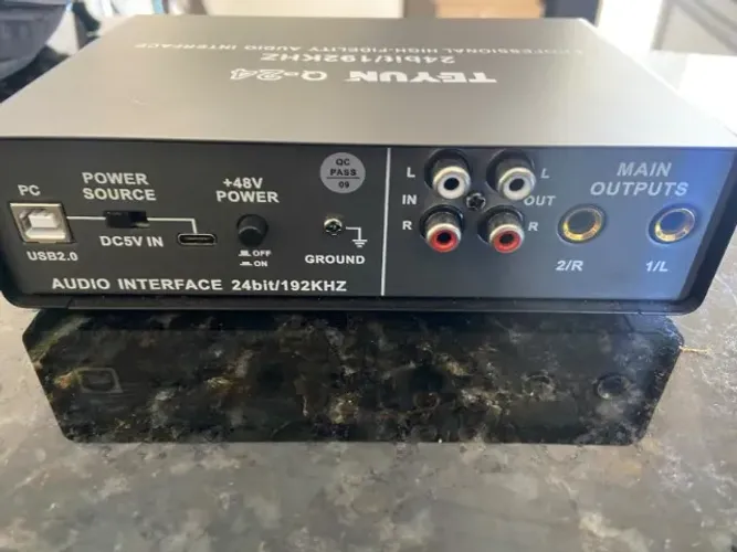 Interface de Áudio Teyun Q-24 Preto 192kHz 2 Entradas 4 Saídas USB