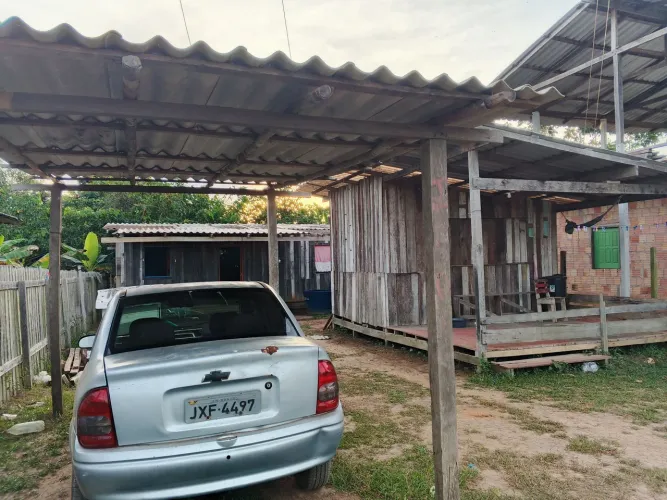 Vendo essa casa com 2 quarto e sala e cozinha , banheiro