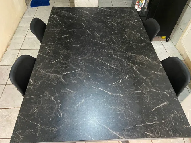 Mesa luxo para 6 cadeiras novinha