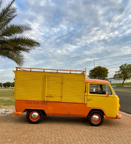 Volkswagen Kombi Standard/ Luxo/ Serie Prata 1977