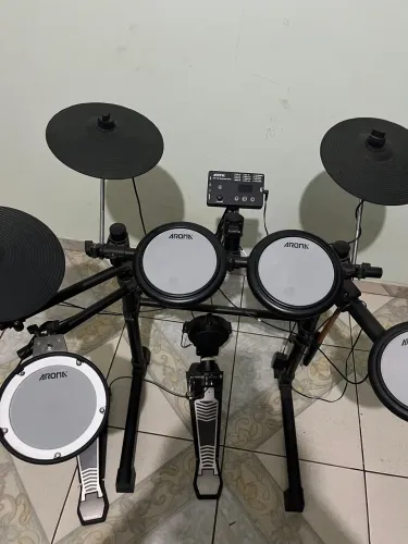 Bateria Eletrônica Aroma TDX-16S (Pads em Mesh) - Ótimo Estado!