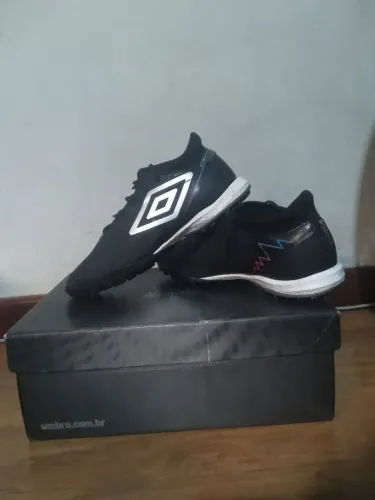 Chuteira umbro adamant top speed Society usada em estado excelente