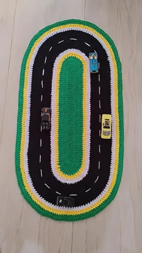 Tapete oval pista de carrinho em crochê 