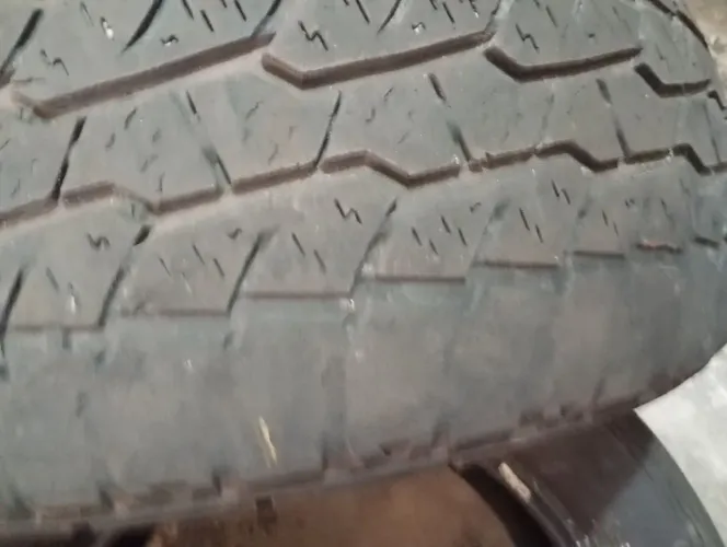 Vendo 02 pneus 265/60 Aro 18.