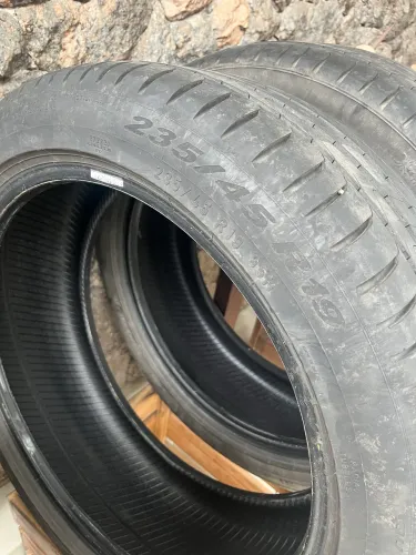 Pneu Pirelli Scorpion 235/45 R19 (2 pneus)