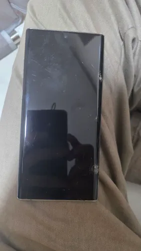 Galaxy note 10 plus com a tela quebrada e bateria viciada (mas mostra sinal de vida) vivo