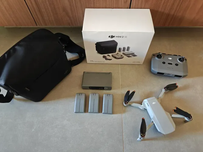 Drone DJI MINI 2 SE - Fly More Combo