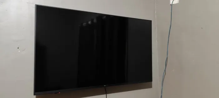 Smart TV Profissional 4K 43" LG UHD 43AU801 Processador ?7 AI Ger8