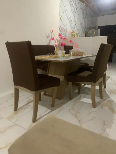 Mesa com 6 cadeiras 