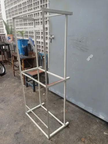 Estrutura de ferro para fazer mesa.ou aparador