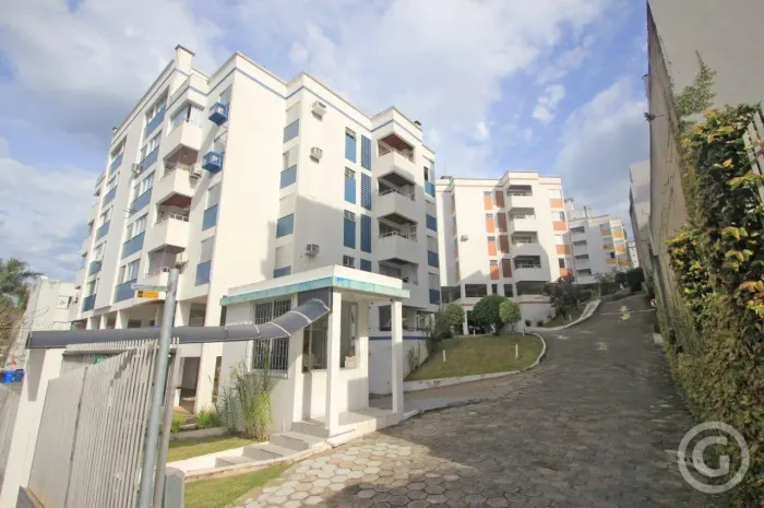 Apartamento semimobiliado com uma vaga na Trindade