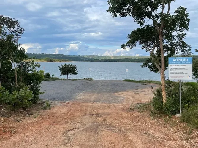 Vendo ágio Condomínio Villas do Lago - corumba IV- lote na rua principal