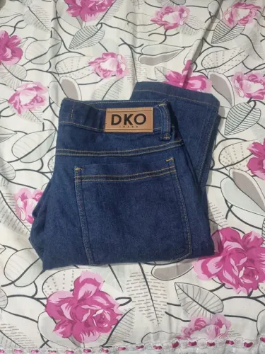 Calça Jeans masculina Tam. 38 (Troco por carregador Samsung 25W preto / Aceito cartão)