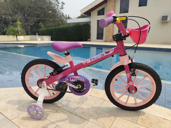 Bicicleta Infantil Frozen em estado de nova