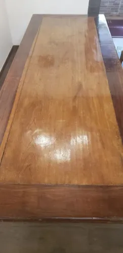 Mesa de madeira maciça