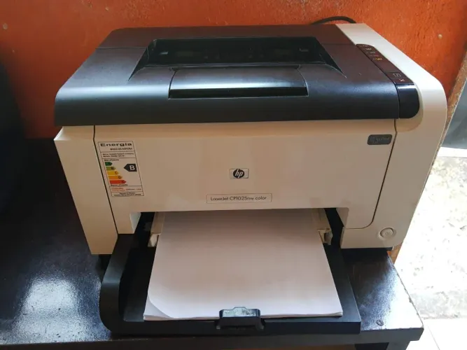 Vendo Impressora Laser HP1025nvy Color 220V