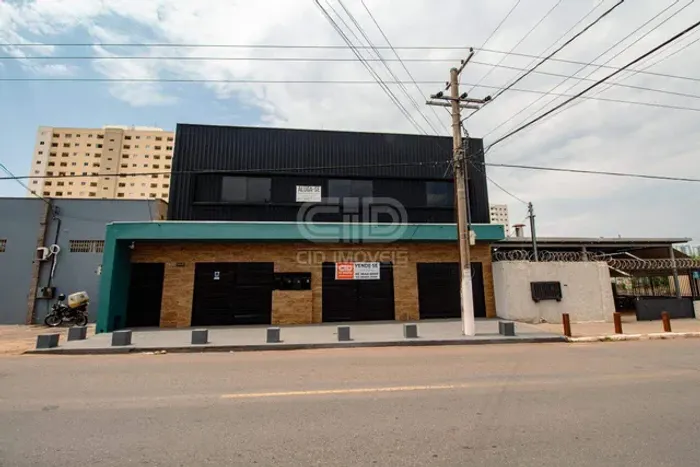 Imovel comercial com aproximadamente 622m² no bairro Morada do Ouro