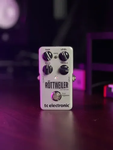 Pedal distorção Rottweiler Tc Eletronic