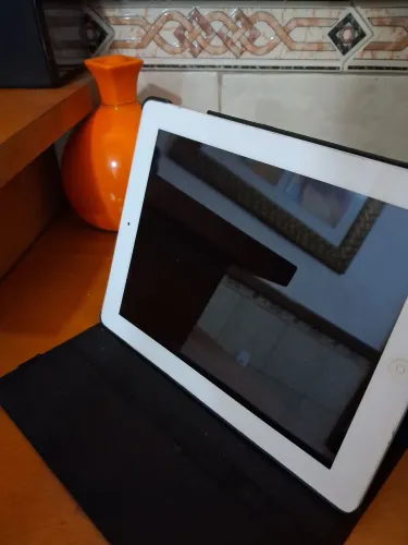 Vendo ipad 3 geração com alguns arranhões na parte traseira mas funcionando muito bem!