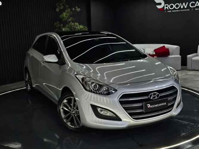 Hyundai i30 1.8 + Teto Solar Panorâmico - Conforto e Estilo