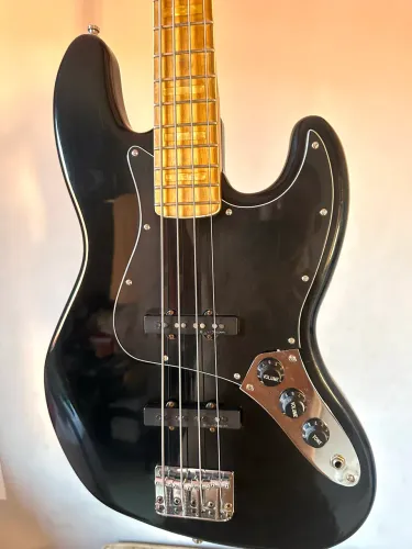 Baixo Squier Classic Vibe 77 Jazz Bass 
