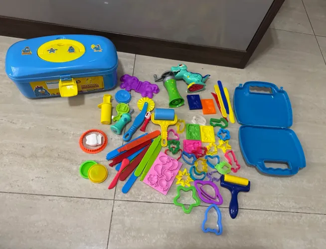 Kit de massinhas com 2 maletas