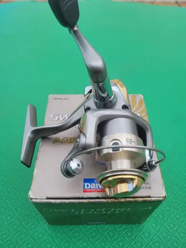 Molinete daiwa swep Firefox  A 1000