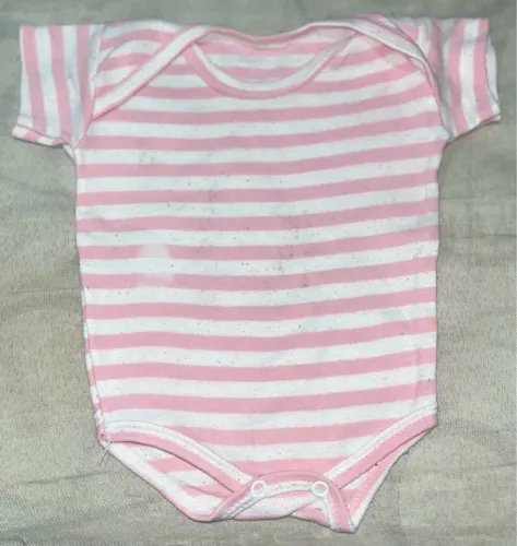 Body listrado rosa bebê