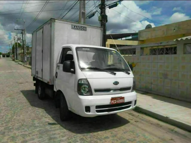 KIA Bongo UK 2500 Baú Randon carga seca 2. dono toda revisada e com pneus novos 