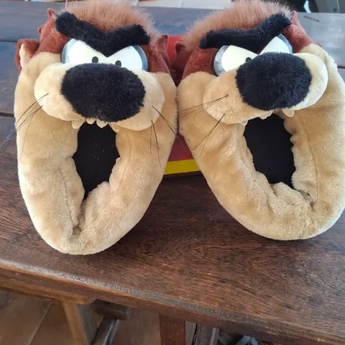 Pantufa do Taz Mania - Tamanho M