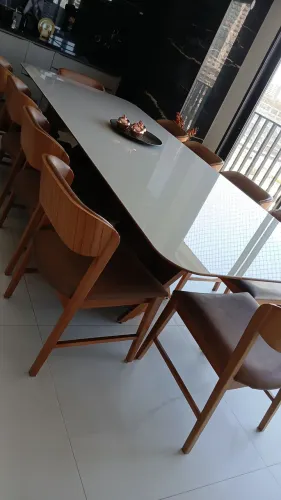 Mesa de Jantar Elegante com Cadeiras