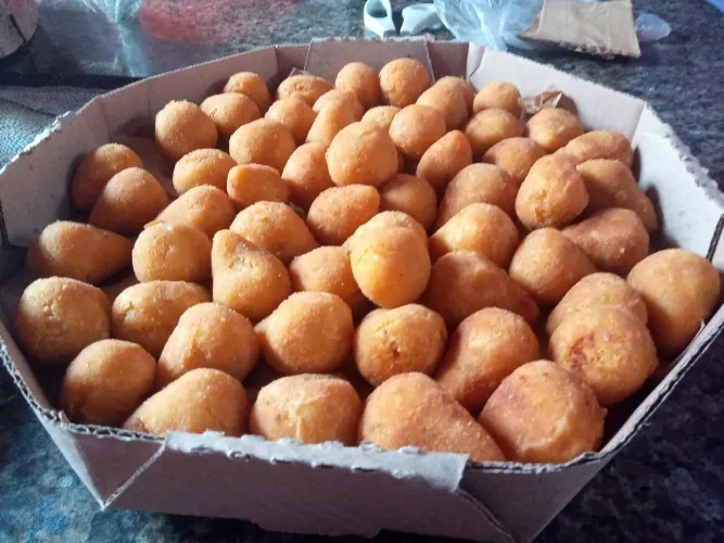 Forneço docinhos e salgadinhos tudo para festas