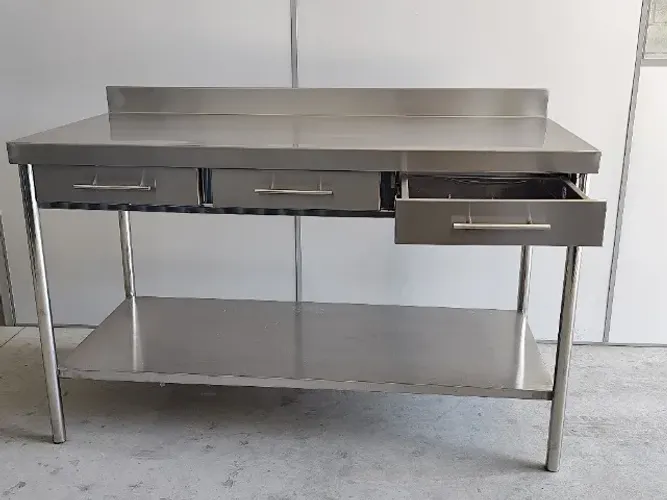 Bancada 180cm x 70cm, Com 3 Gavetas, Prateleira Lisa, Tampo Chapa 22#, feito em Aço Inox
