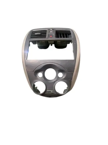 Moldura do painel central Nissan Versa 2017 