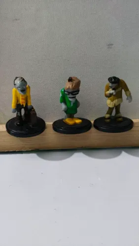 Mini Zumbis WowWee( Raros )- Linha Zombie Burbz (3 cm)<br>Bombeiro, Escritório e Professora