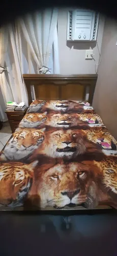 Cama de casal de madeira