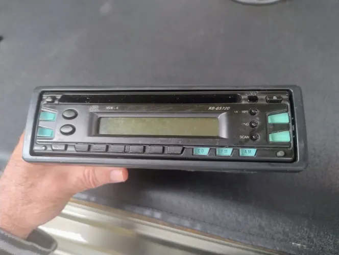 Toca CD- JVC.  KD-GS720 NO ESTADO