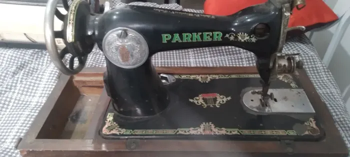 Máquina Parker antiga...linda para decoração e talvez funcionar...peça rara