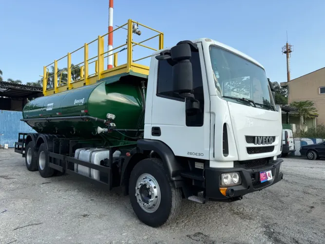 Iveco Tector Caminhão Pipa tanque água bombeiro gascom 