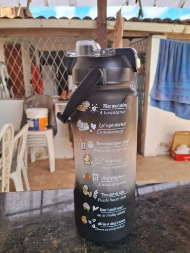 Garrafa d'água de 2 litros (2000 ml)
