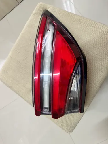Lanterna direita Hilux Sw4 DIAMOND 2021 2022 2023 2024 Original