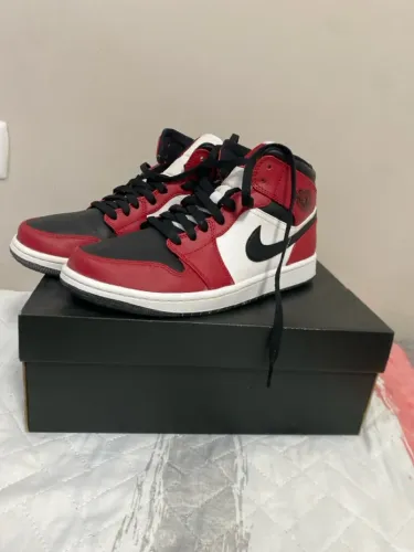 Air Jordan 1 Retro High OG Chicago